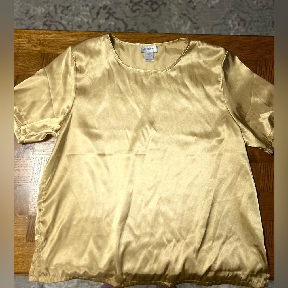 CW Classics 1X Gold Short Sleeve Top